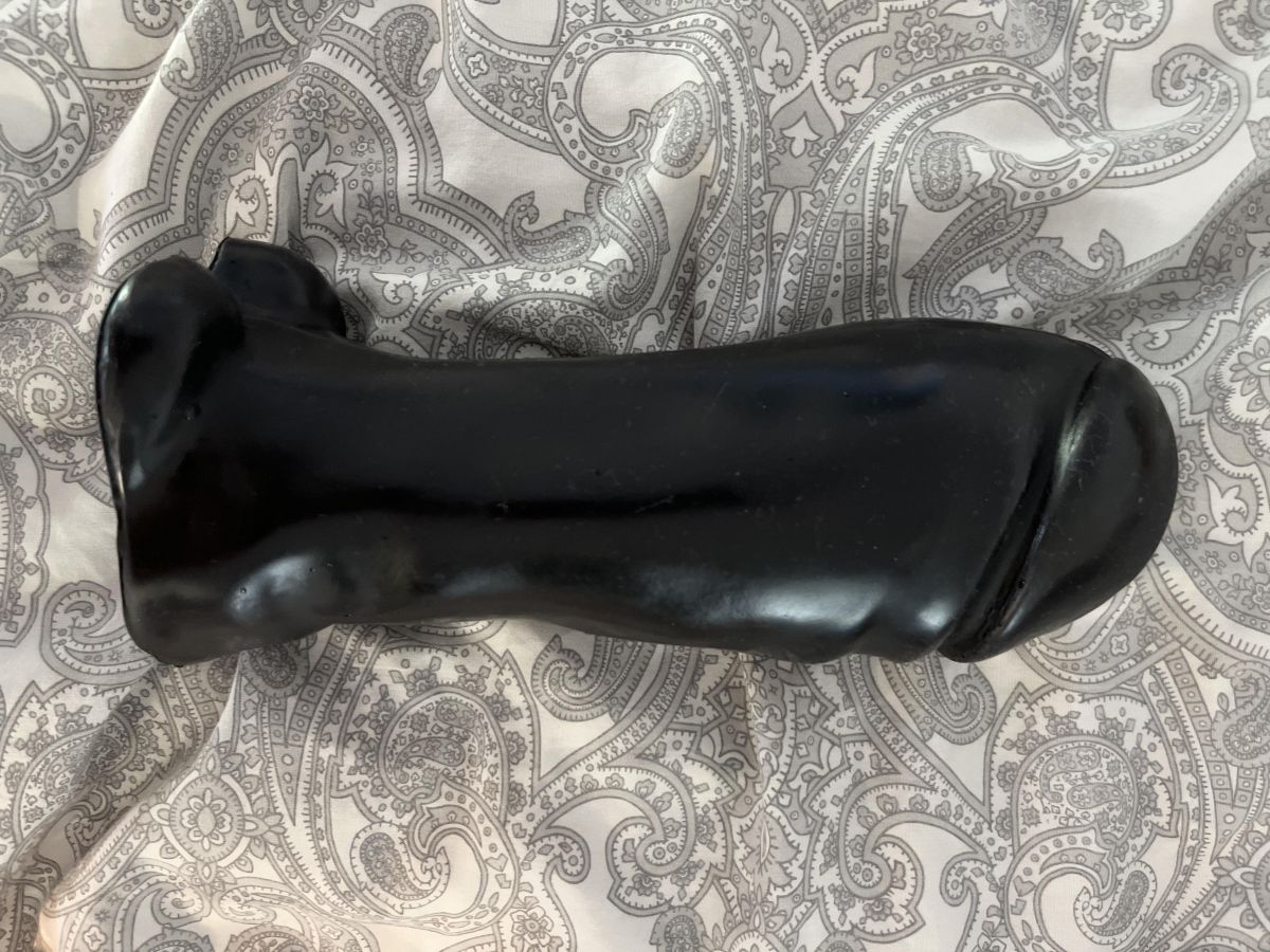 Großer schwarzer Dildo