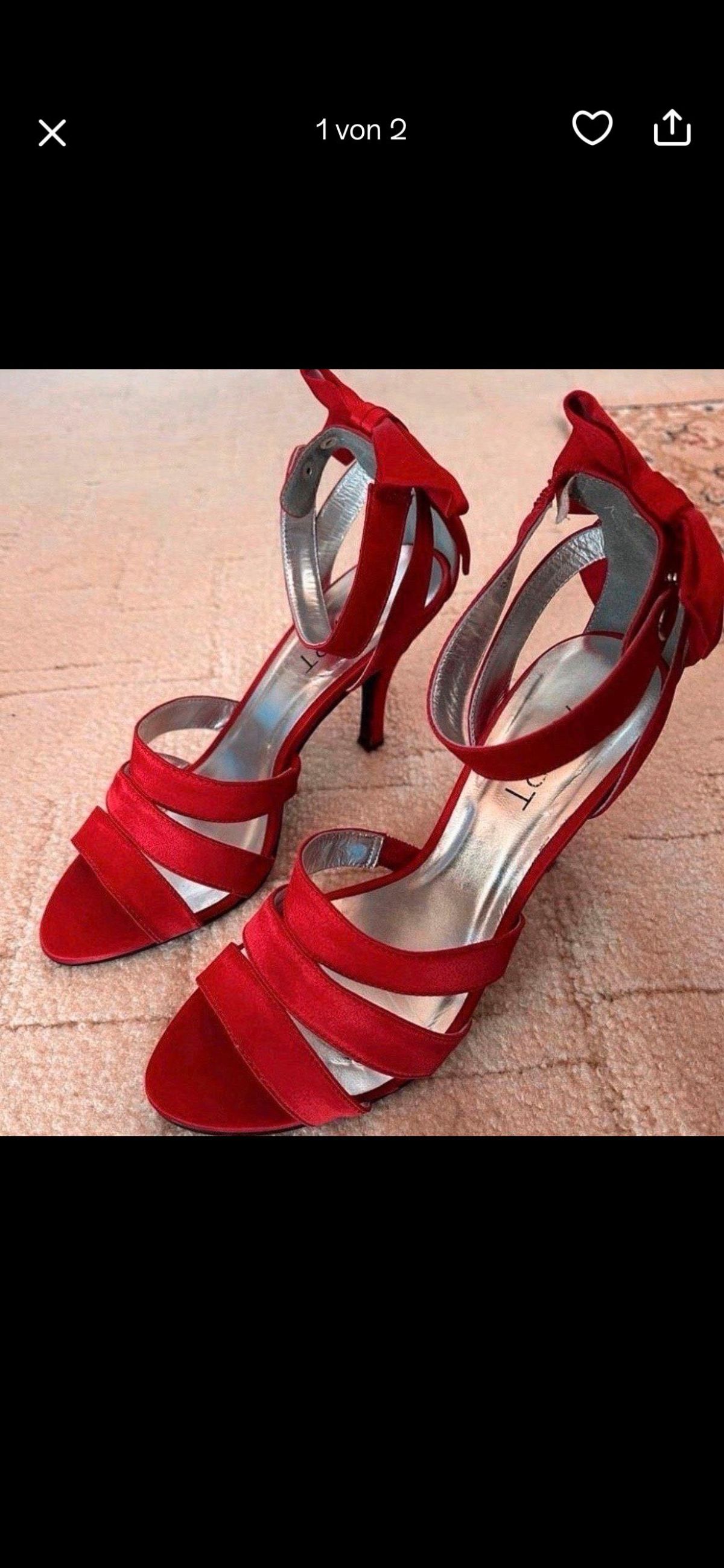 Rote Satin High Heels