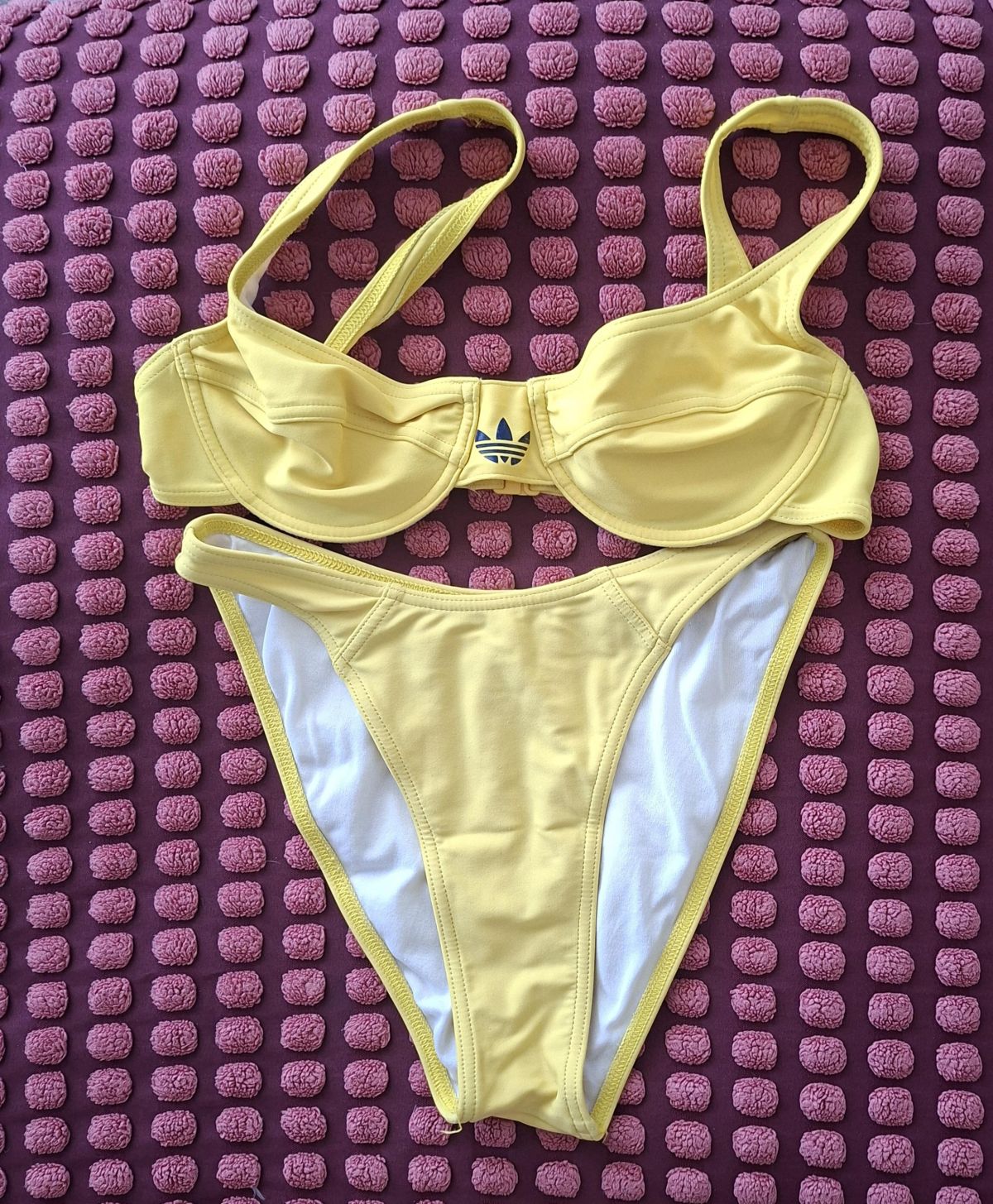 Gelbes Adidas Original Bikini-Set (Getragen)