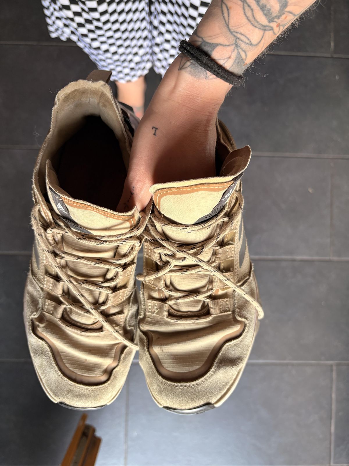 Getragene Adidas Laufschuhe – intensiv eingetragen &amp; sportlich (Gr. 39)