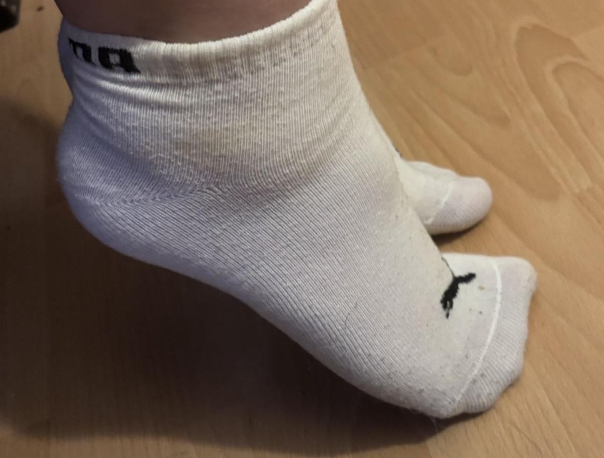 Ich biete getragene Socken