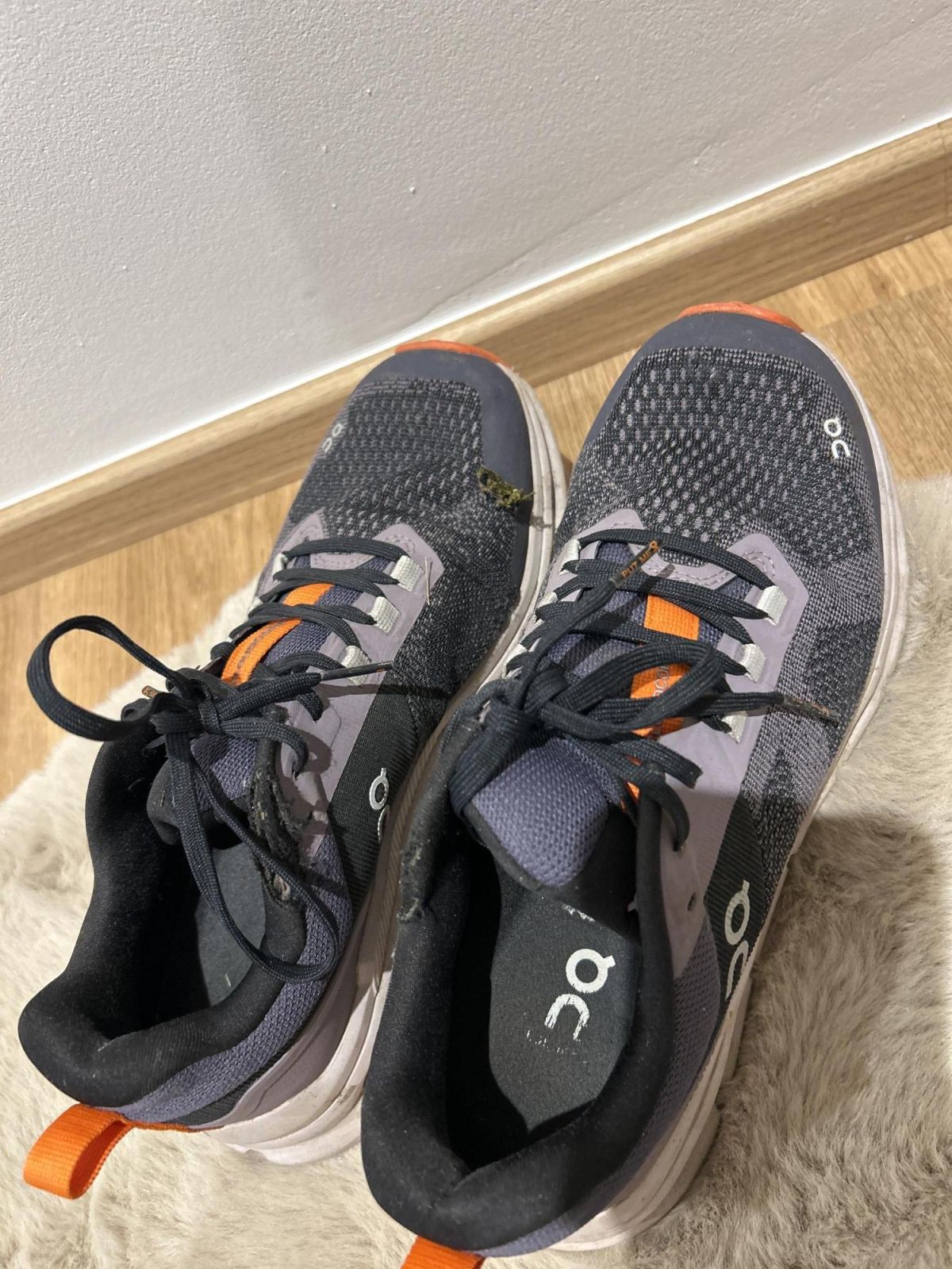 getragene Schuhe