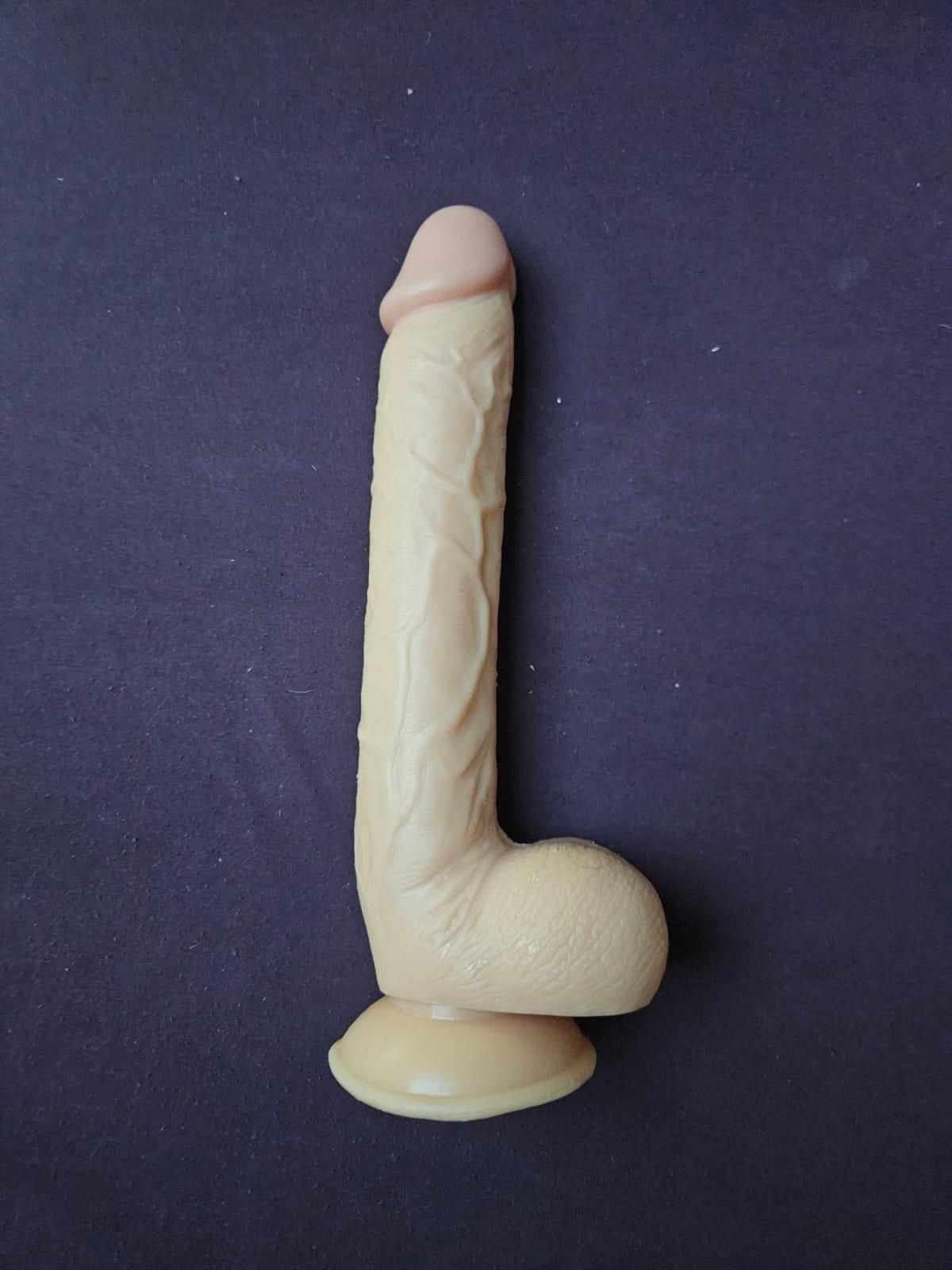 gebrauchter großer Dildo