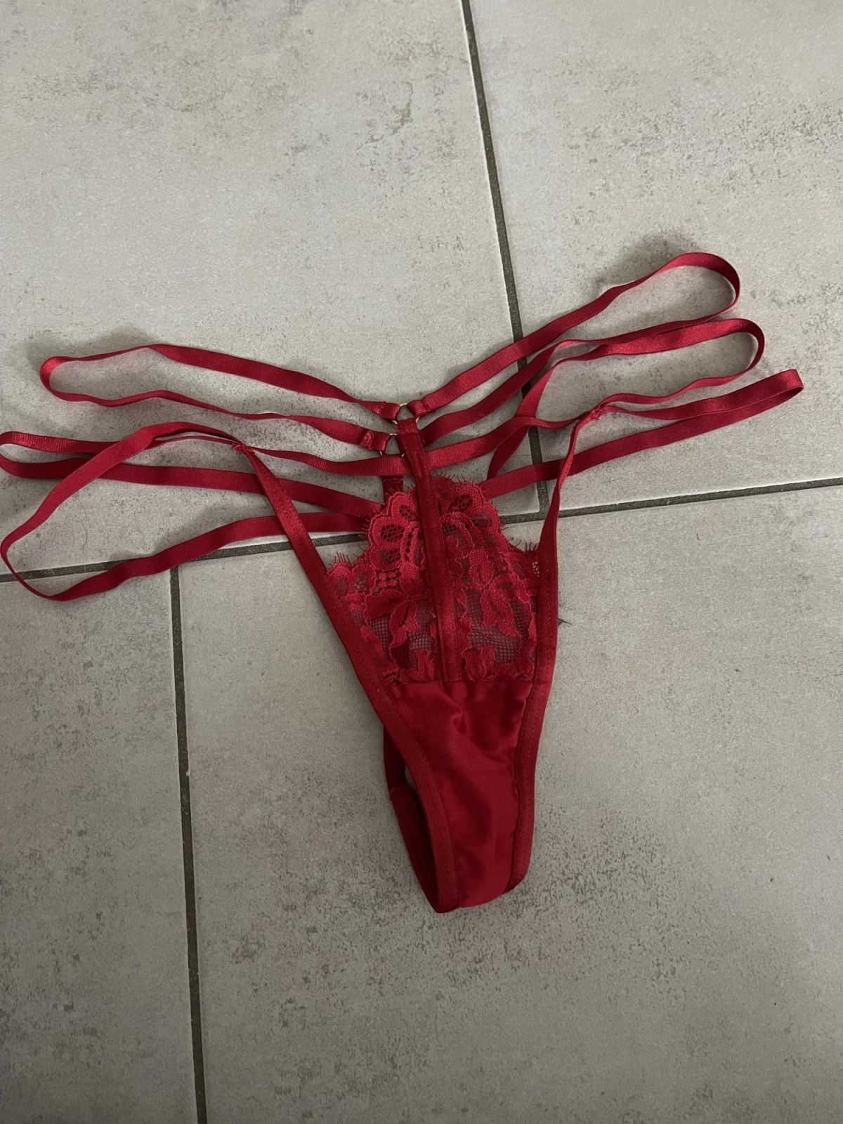 Roter Dessou String