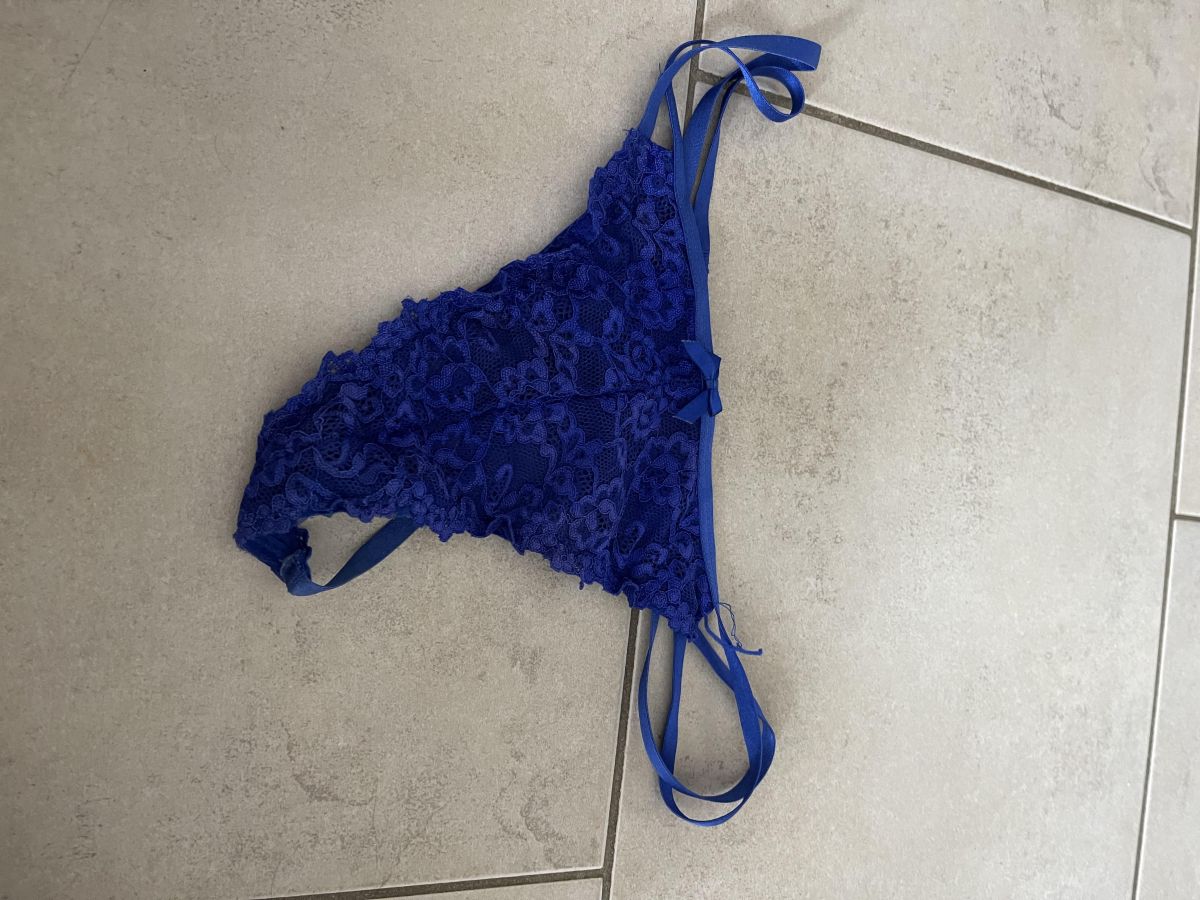 Dunkelblauer Slip gebraucht