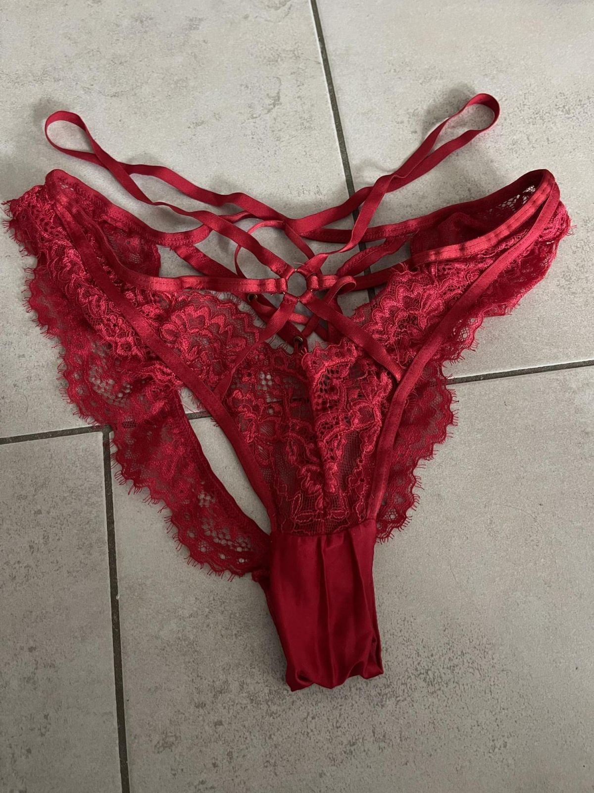 Roter Dessou String