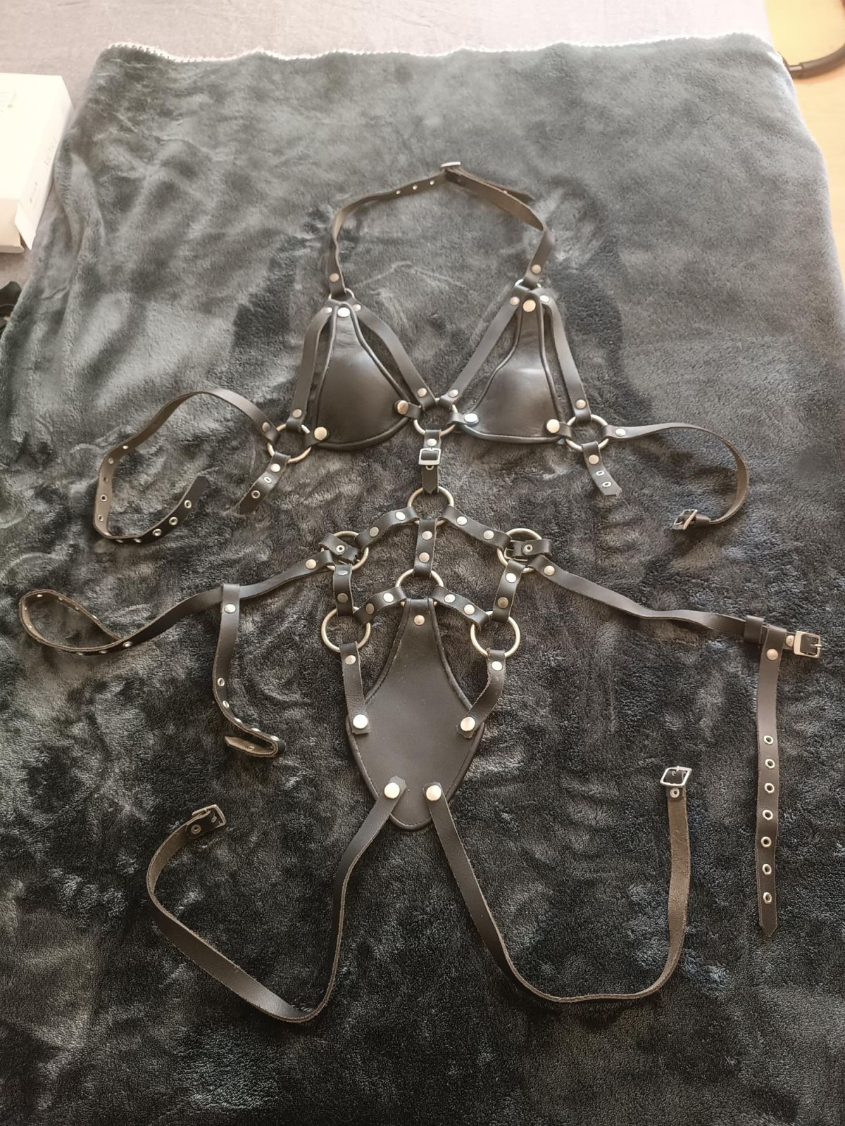 Zweiteiliges Leder Body Harness Set schwarz ungebraucht