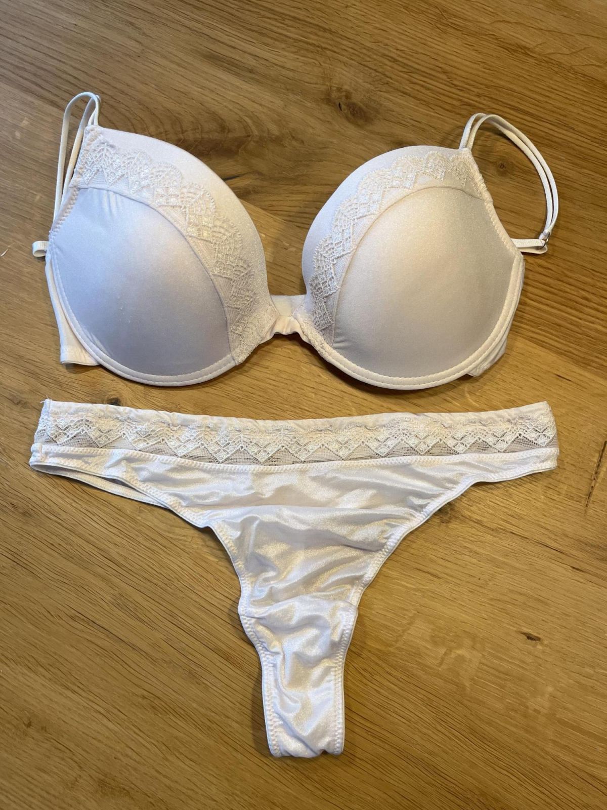 Getragene exklusive Dessous