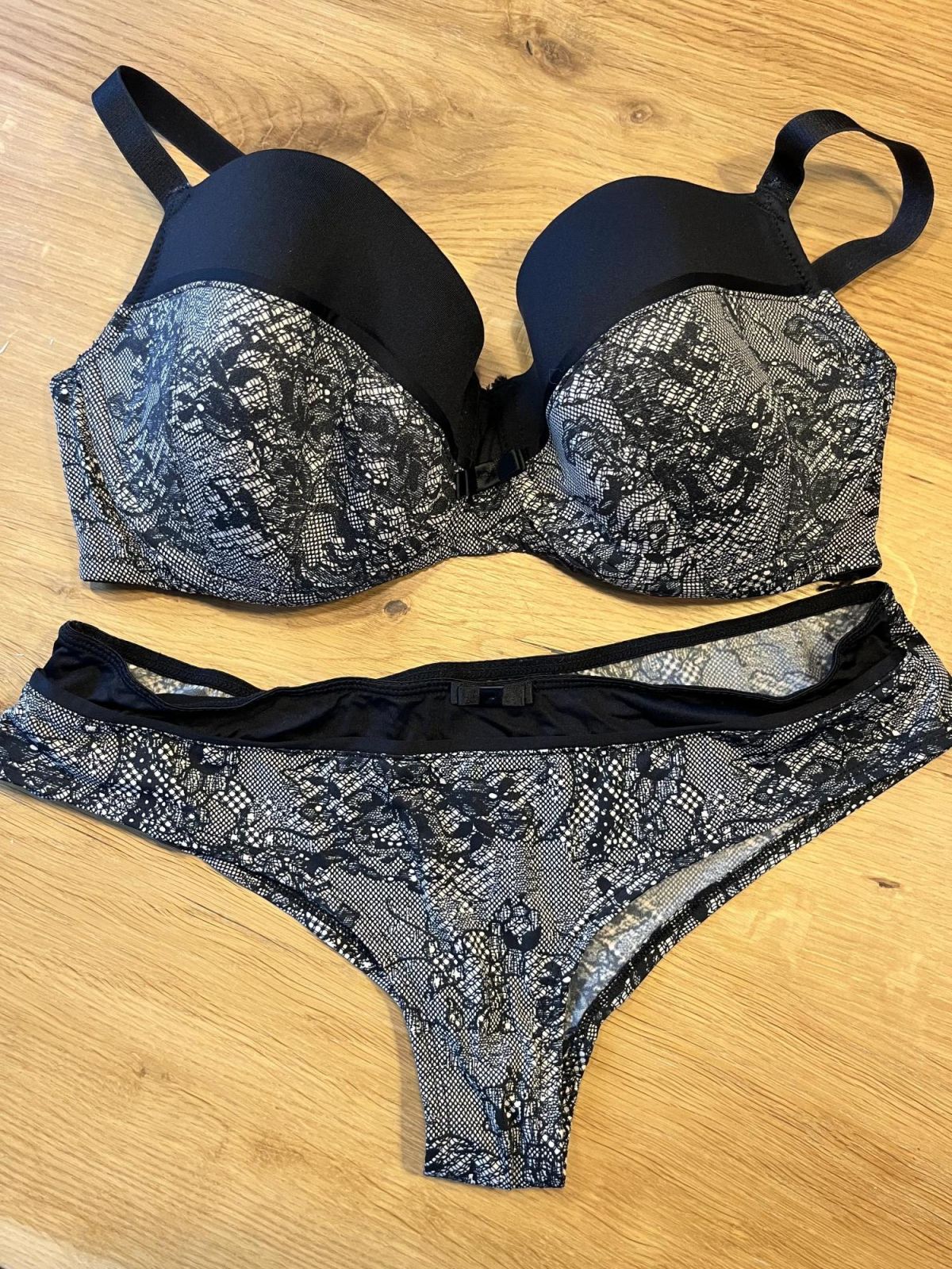 Getragene exklusive Dessous (BH und Slip) nur für Dich!