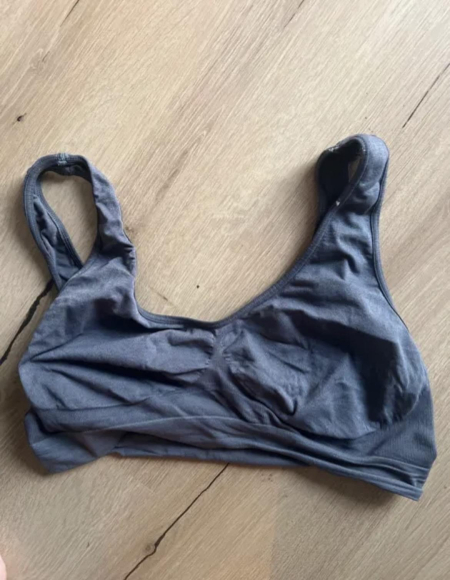 Lang getragener sportliches Bustier