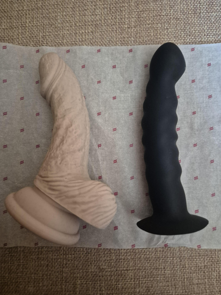2 Dildos mit Saugnapf