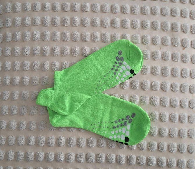 Dominante Sneakersocken mit Footprint-Muster: Getragen für dich