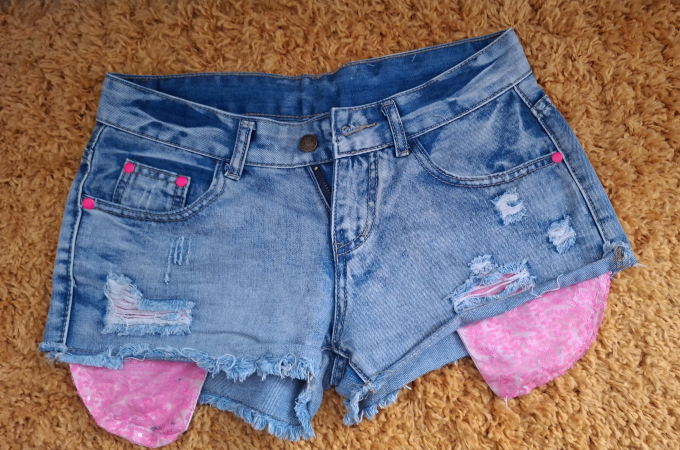 Getragene Pailletten-Hotpants von den Queens – Optional mit NS-Veredelung!