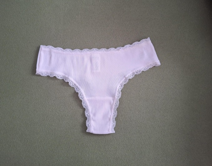 Sinnlicher getragener String/String