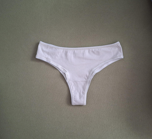 Sinnlicher getragener String/String
