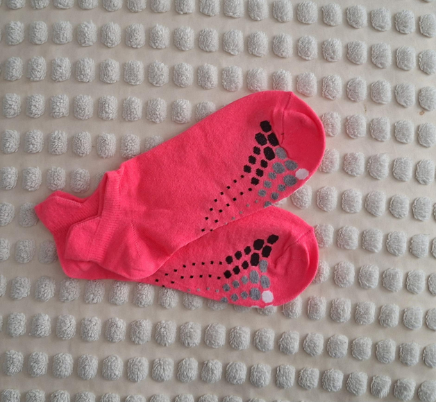 Dominante Sneakersocken mit Footprint-Muster: Getragen für dich