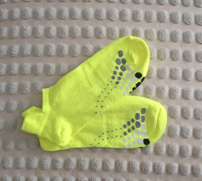 Dominante Sneakersocken mit Footprint-Muster: Getragen für dich