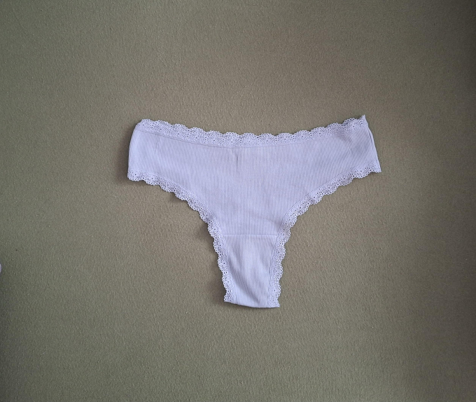 Sinnlicher getragener String/String