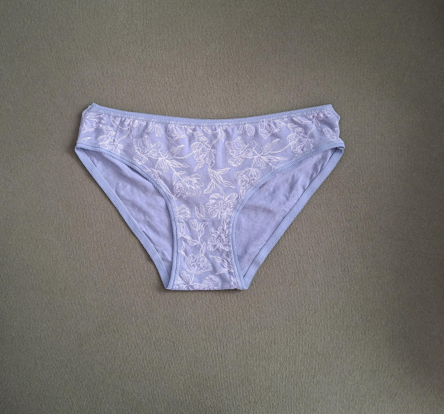 Sinnlicher getragener String/String