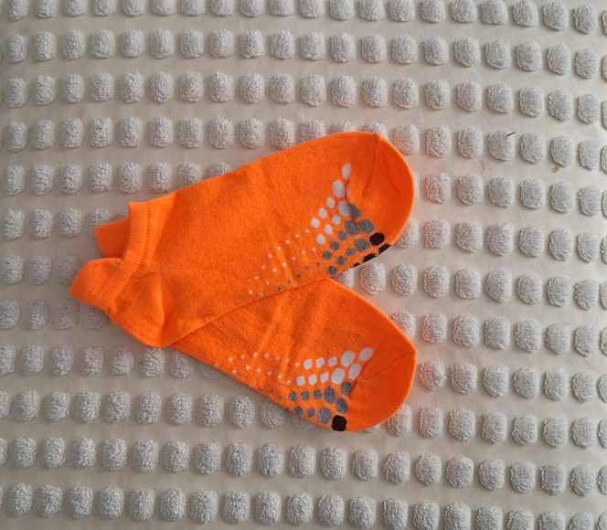 Dominante Sneakersocken mit Footprint-Muster: Getragen für dich