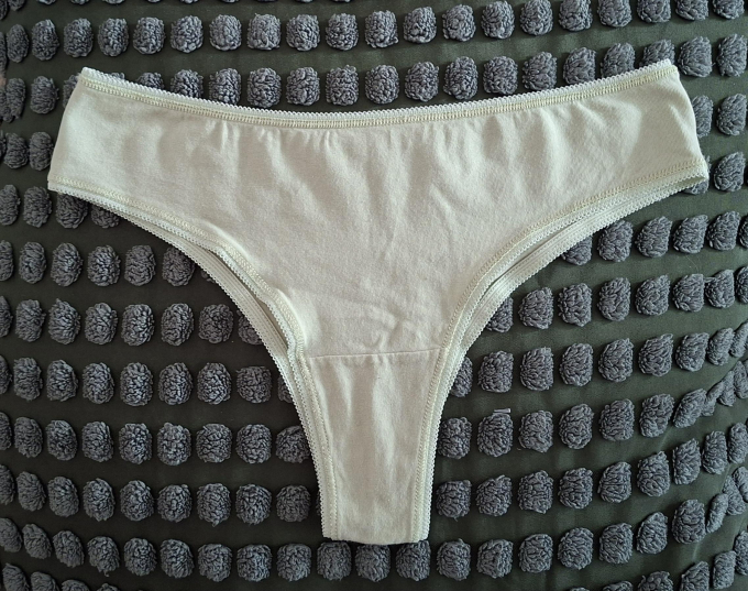 Sinnlicher getragener String/String