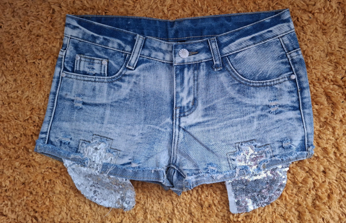 Getragene Pailletten-Hotpants von den Queens – Optional mit NS-Veredelung!
