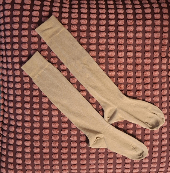 Meine Kniestrümpfe – Du bekommst sie nur, wenn ich es erlaube
