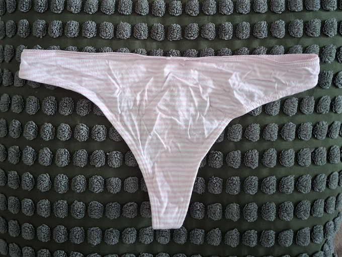 Sinnlicher getragener String/String