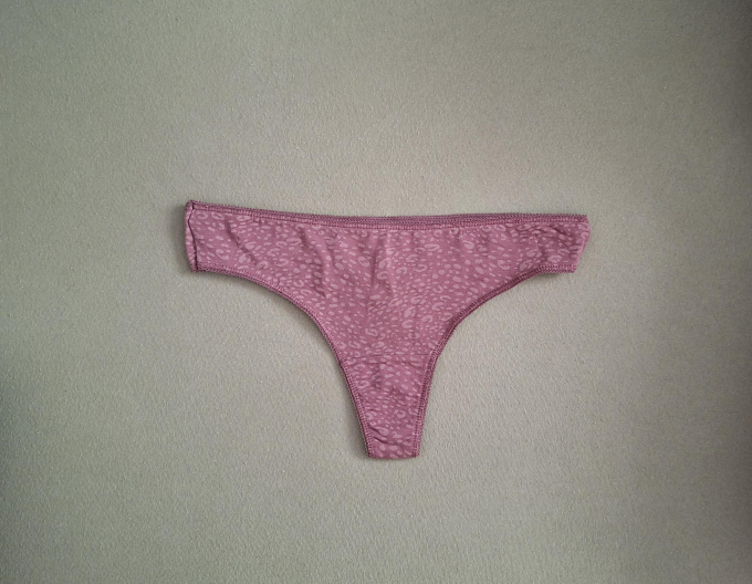 Sinnlicher getragener String/String