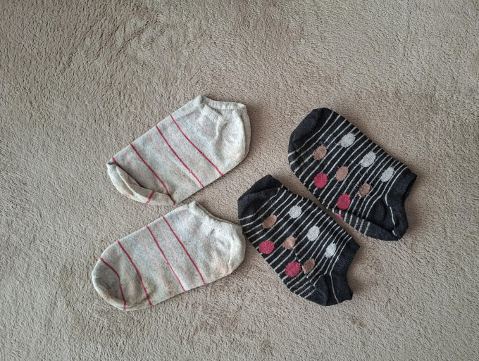 Sweat &amp; Used: 2x Sneakersocken (grau gestreift &amp; schwarz gepunktet)