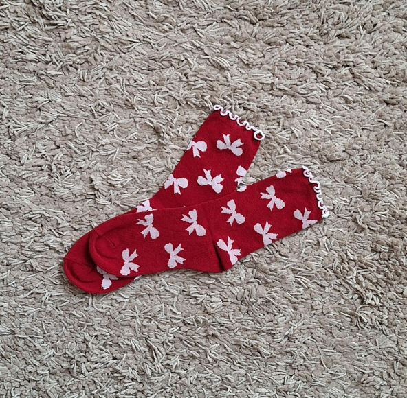 Getragene Socken von meinen Füßen (Süß, aber dominant)
