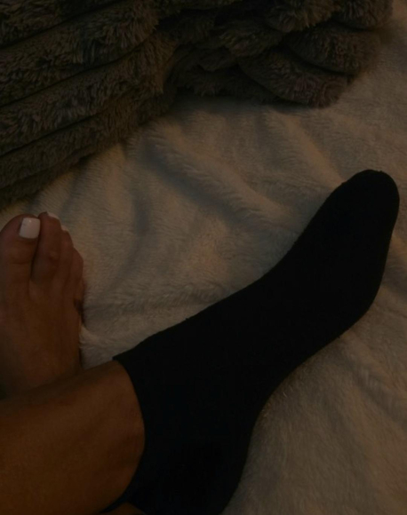 Nackte Füße und getragene socken Aller art