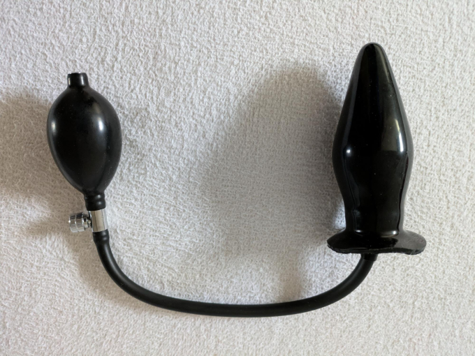 Latexa Latex Analplug mit Pumpe