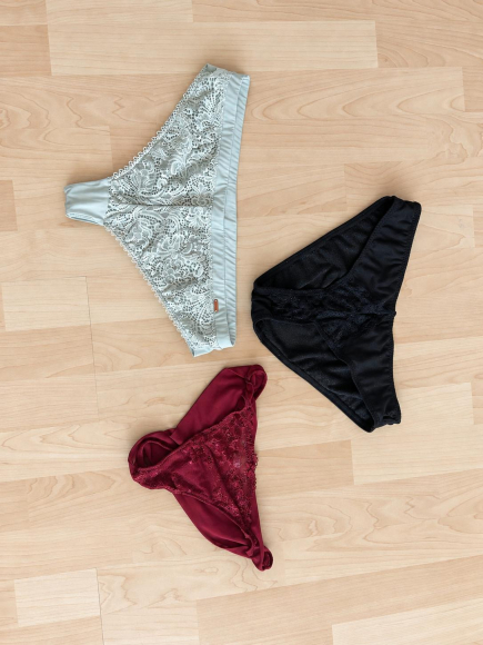 3 getragene Spitzenslips Gr. S – sexy Dessous-Set